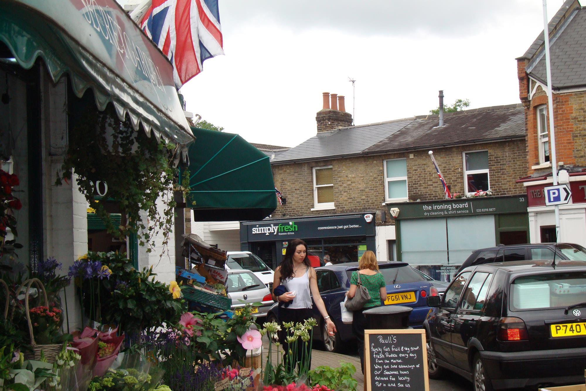 Simply Fresh, Thames Ditton News Convenience Store