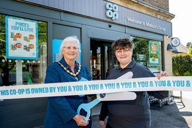 Store Manager Gemma Swallow welcomes Mayor Marilyn Franks to the opening and ribbon cutting.