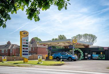 Porters-Garage_Forecourt-Wide