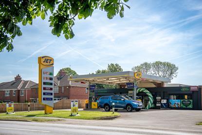 Porters-Garage_Forecourt-Wide