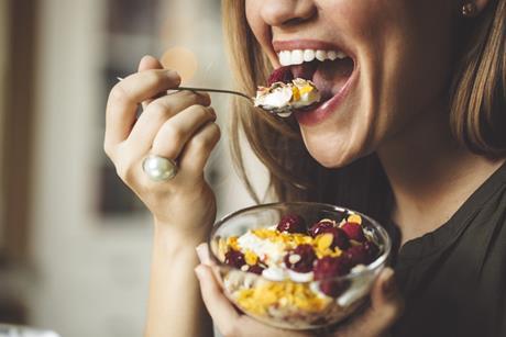 GettyImages_Woman eating fruit and yoghurt_Credit Eva-Katalin