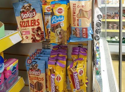 Petcare_dog treats in store