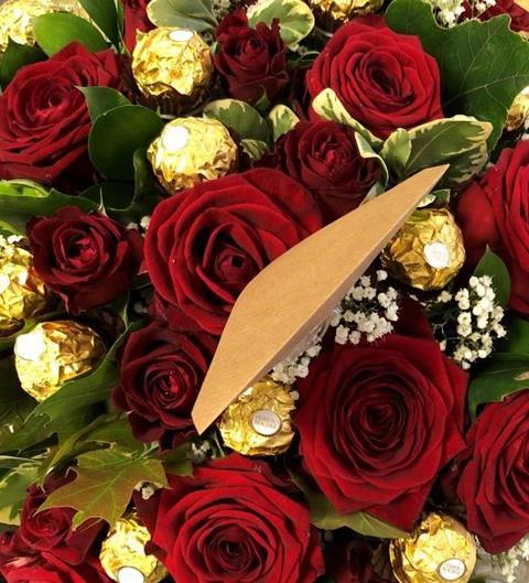 Bouquet featuring red roses and Ferrero Rocher chocolates.