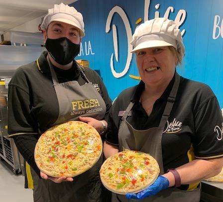 Nisa Stamford_Delice to go staff with pizza