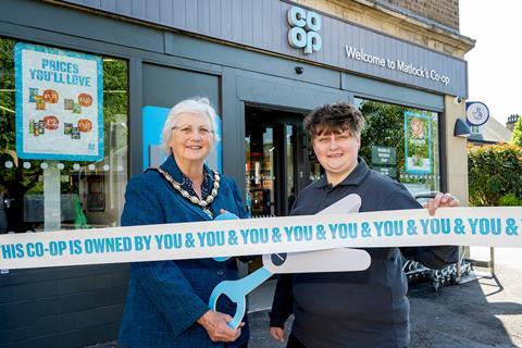 Store Manager Gemma Swallow welcomes Mayor Marilyn Franks to the opening and ribbon cutting.