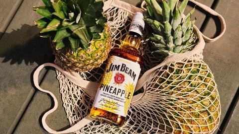 JimBeamPineappleBourbonWhiskey_16x9_Meta_Global_PineappleBottle_2025_s02_CLEAN