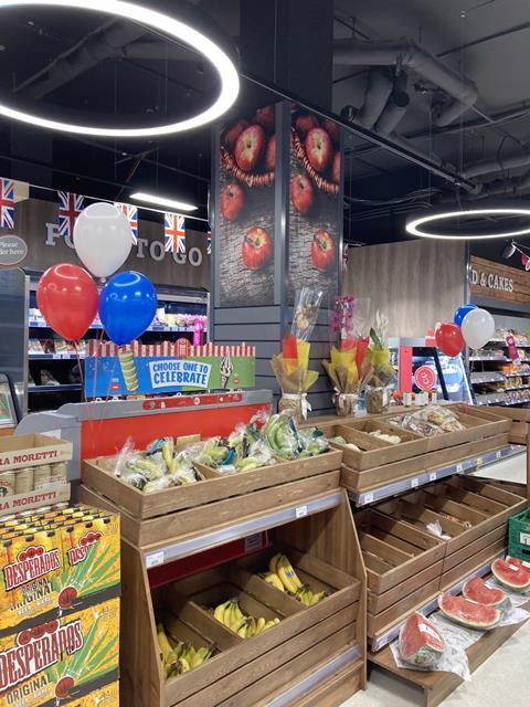 Nisa Extra Virginia Quays_Lighting and fresh produce