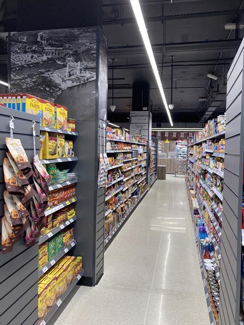 Nisa Extra Virginia Quays_aisle and imagery