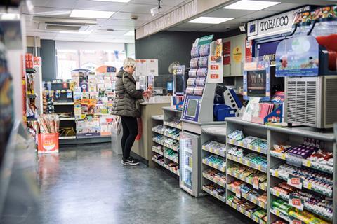 high_res-customer-at-checkout-4