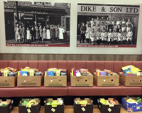 Food boxes are lined up in the stores cafe